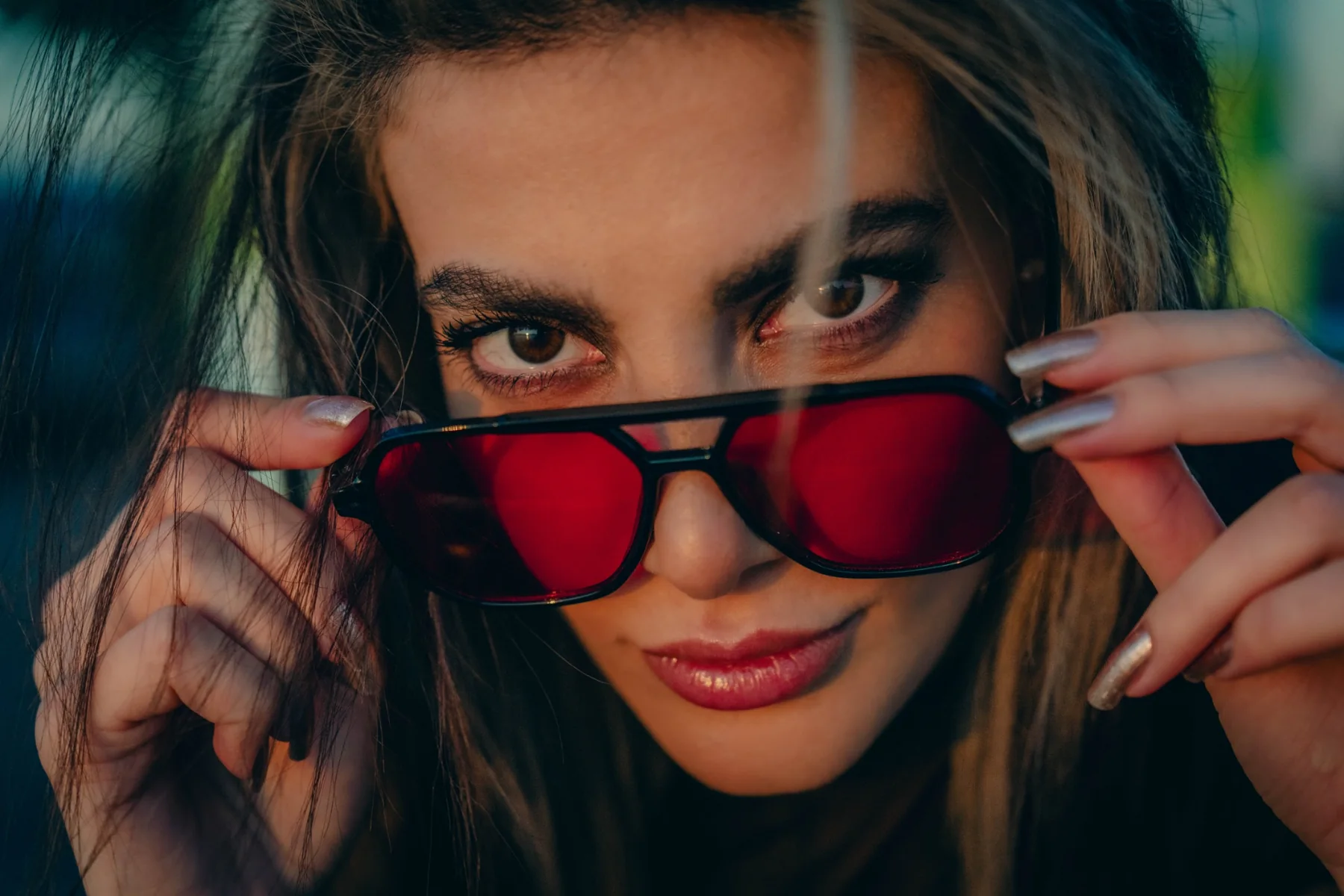 Woman with red sunglasses